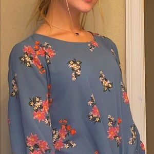 Blue floral quartersleeve shirt XS but fits like S